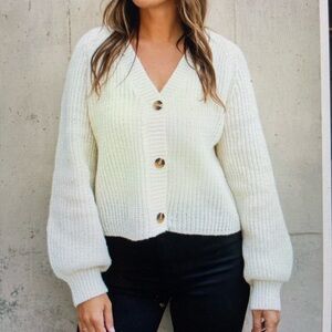 Carly Jean Winslie Cardigan in Cream Size Small